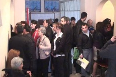«Иравунк»: В Армении очереди в отделах паспортно-визового управления уже походят на митинги