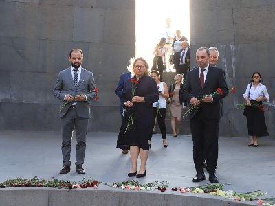 Germany economy minister visits Armenian Genocide Memorial in Yerevan
