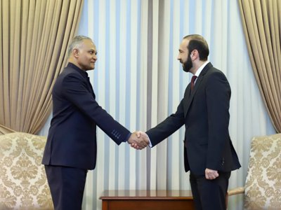 Ararat Mirzoyan and Sanjay Verma meet in Yerevan