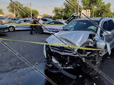 Երևանում բախվել են Mercedes ML-ն ու Kia Forte-ն. կան վիրավորներ