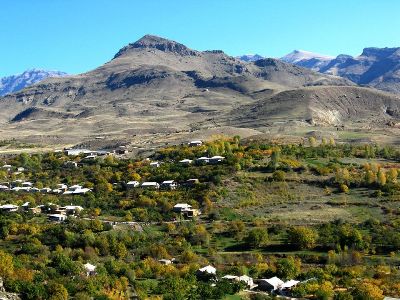 Փամփուշտը մտել է ավտոմեքենայի մեջ, մյուս կողմից դուրս եկել եւ կպել պատին. Ելփինի գյուղապետը մանրամասներ է պատմում