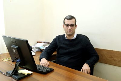 «Հրապարակ». Ինչպես իջեւանցի անփորձ երիտասարդը դարձավ ամբիոնի վարիչ կամ բումերանգի էֆեկտը