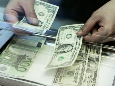 Dollar goes up, euro drops in Armenia
