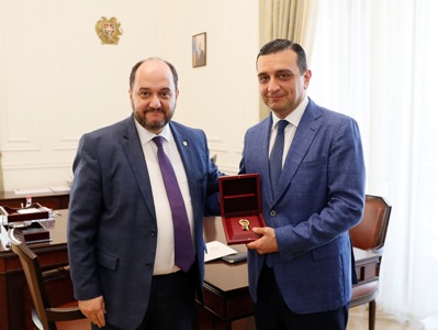 Ректор ЕГМУ награжден Памятной медалью премьер-министра
