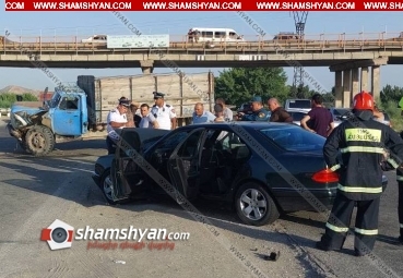 Արարատի մարզում բախվել են Mercedes-ն ու ГАЗ 53-ը. կա 6 վիրավոր, այդ թվում՝ երեխաներ