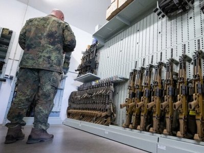 Правительство Германии обвиняют в скрытом сокращении расходов на оборону