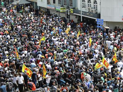 В Шри-Ланке протестующие пытаются взять штурмом офис премьер-министра
