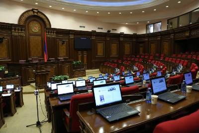«Грапарак»: Не всех оппозиционных депутатов парламента Армении лишат мандатов