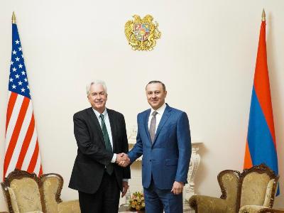 Armenian Security Council secretary meets with CIA director William Burns