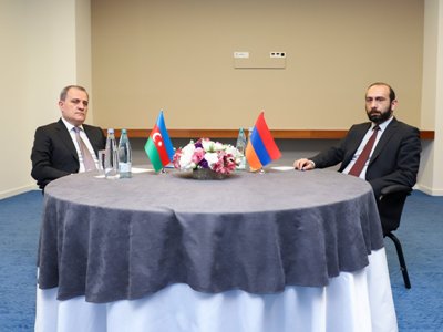 Թբիլիսում մեկնարկել է Արարատ Միրզոյանի եւ Ջեյհուն Բայրամովի երկկողմ հանդիպումը (ֆոտո)