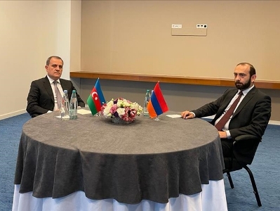 Հայաստանի եւ Ադրբեջանի արտգործնախարարների հանդիպումը «Ռեդիսոն» հյուրանոցում է ընթանում