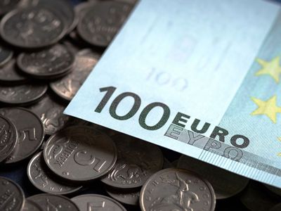 Евро вырос на фоне облегчения в связи с возобновлением поставок российского газа