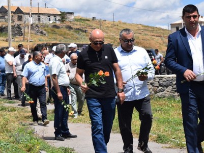 Կարծախում նշվել է Աշուղ Ջիվանու օրը (ֆոտո)