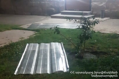 Փրկարարները թիթեղները հեռացրել են ճանապարհահատվածից