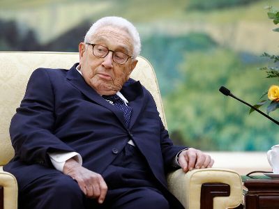 Kissinger says Washington is on brink of war with Moscow and Beijing