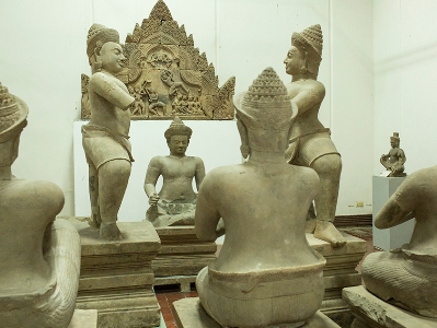 Cambodia accuses American billionaire of buying stolen sculptures