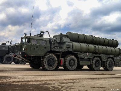 What is reason for restrained US reaction to reports about Turkey's purchase of second regiment of S-400?