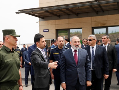 Նիկոլ Փաշինյանը ծանոթացել է Բագրատաշենի մաքսակետի գործունեությանն ու նախատեսվող բարեփոխումներին (ֆոտո)