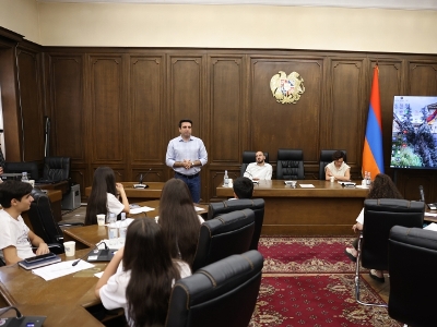 «Քաղաքական գործչի կերպարը» թեմայով դաս-հանդիպում է վարել Ալեն Սիմոնյանը