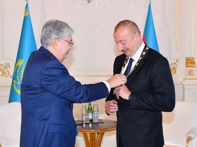 Президент Казахстана в Баку поздравил президента Азербайджана с победой – над Арменией