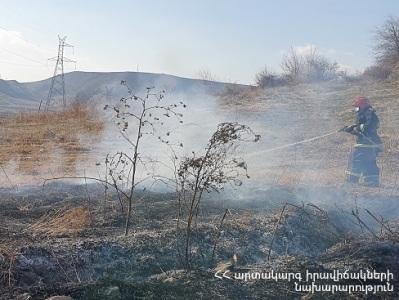 Աչաջուր գյուղում այրվում է խոտածածկ տարածք. դեպքի վայր է մեկնել հրշեջ-փրկարարական ջոկատից մեկ մարտական հաշվարկ