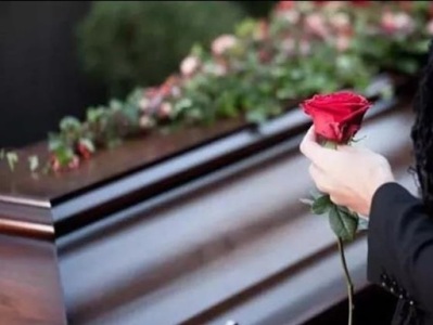Աղջիկն արթնացել է սեփական թաղման ժամանակ
