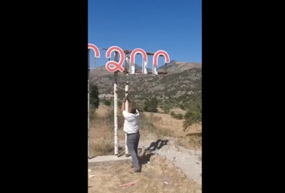 Թող կոտրեն, աշխարհին ցույց տան իրենց էությունը, իրենց վայրագությունը.Բերձորի քաղաքապետը` քաղաքի ցուցանակը կոտրելու մասին