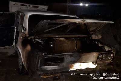 В пригороде Еревана сгорели «Жигули»: Есть пострадавшие