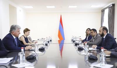 Armenian FM presents regional security issues to UN envoy