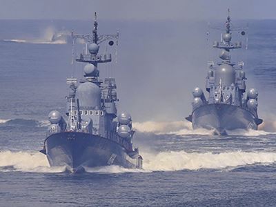 Боевые корабли ВМФ России и ВМС Китая отработали организацию всех видов обороны в акватории Японского моря