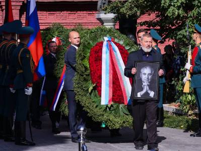 Михаила Горбачева похоронили на Новодевичьем кладбище в Москве