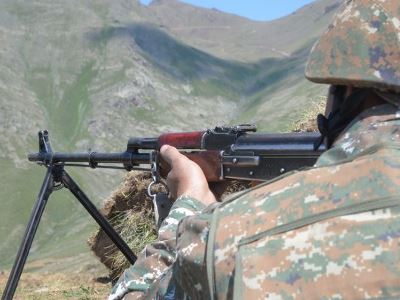 Азербайджан обстрелял позиции Армении на юго-восточном участке границы