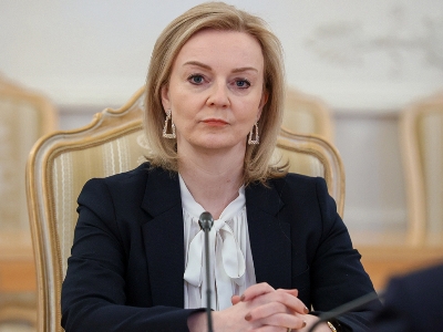 Лиз Трасс: Сегодня корона переходит, к нашему новому монарху, королю Карлу III. Боже, храни короля