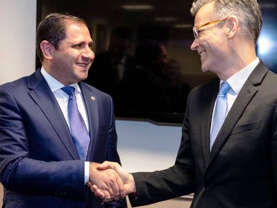Armenia defense minister meets with US under secretary of defense, presents situation on border with Azerbaijan