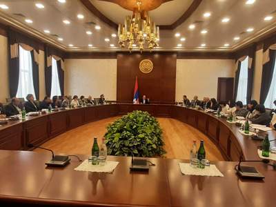 Արցախի պետնախարարի մոտ քննարկվել է բարձրագույն կրթության համակարգի ուսման վարձերի փոխհատուցման ծրագիրը