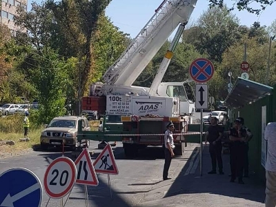 Շինտեխնիկան կայանված էր արգելված վայրում, բայց ոստիկանները ոչինչ չձեռնարկեցին. «Ֆիզգորոդոկ»-ում իրավիճակն այսօր լարվել է