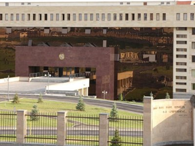 Минобороны Армении призывает не публиковать видео продолжающейся интенсивной перестрелки
