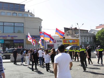 Полиция не позволила армянам провести акцию протеста у посольства Азербайджана в Тбилиси