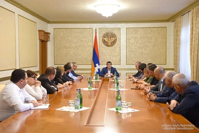 Արցախի նախագահն ընդունել է «Ազատ հայրենիք-ՔՄԴ» խորհրդարանական խմբակցության անդամներին