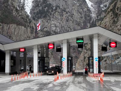 Head of North Ossetia instructs to organize electronic queue for cars on border with Georgia
