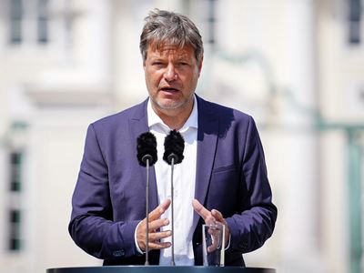 German economy minister blames U.S. for astronomical gas prices