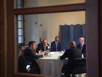 Macron publishes photo of talks with Pashinyan, Aliyev and Michel: For lasting peace in Caucasus