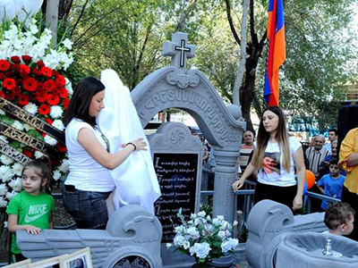 Երեւանում բացվել է Ցորի հրետանավոր Լեւոն Գրիգորյանի հիշատակին նվիրված հուշաղբյուրը (ֆոտո)