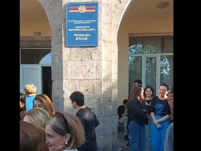 Արմավիրի տարածաշրջանային քոլեջի դասախոսները տնօրենի հրաժարականի պահանջով գործադուլը վերսկսել են