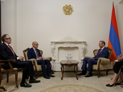 Секретарь Совбеза Армении рассказал швейцарским депутатам о последней агрессии азербайджанцев