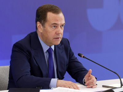 Медведев об обвинениях Макрона о «дестабилизации ситуации» на Кавказе
