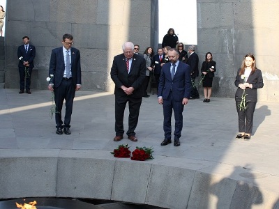 ԱՄՆ Ներկայացուցիչների պալատի անդամներն այցելել են Հայոց ցեղասպանության հուշահամալիր