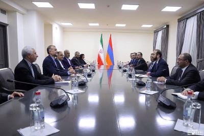 Տեղի է ունենում Արարատ Միրզոյանի և Հոսեյն Ամիր Աբդոլլահիանի ընդլայնված կազմով հանդիպումը