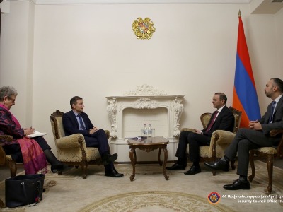 ԱԽ քարտուղարը հանդիպել է Եվրախորհրդարանում Հայաստանի հարցերով մշտական զեկուցող Անդրեյ Կովաչևի հետ