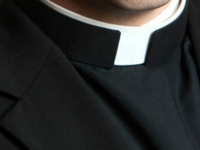 Pastor steals $900,000 to buy stocks and car in U.S.